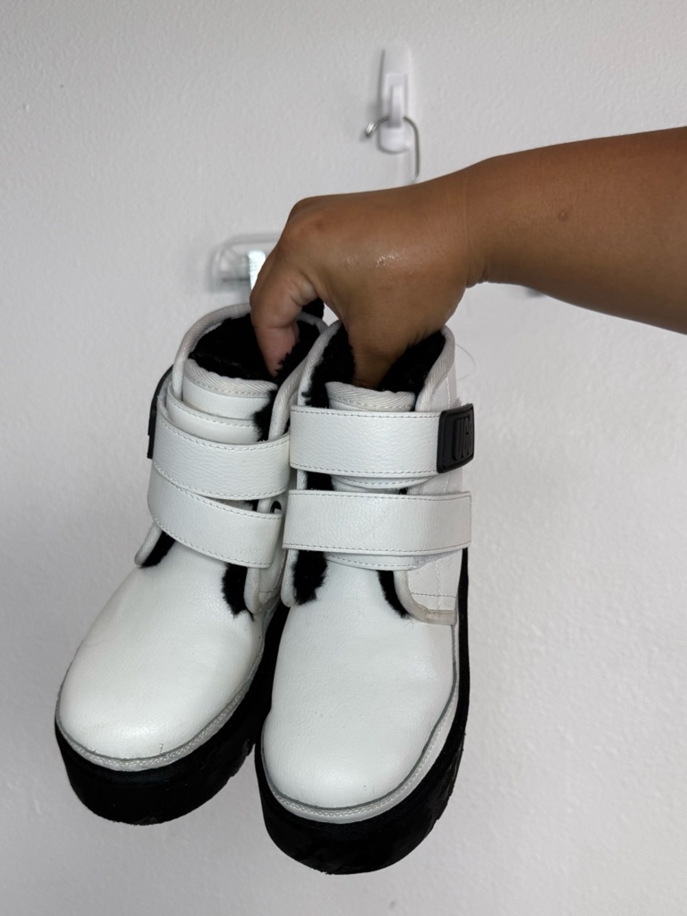 UGG Kids Neumel Platform Leather Boot